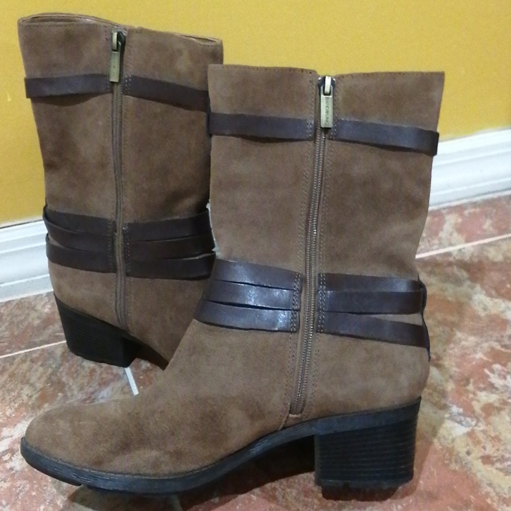 Bandolino Woman's Booties Size 8.5M